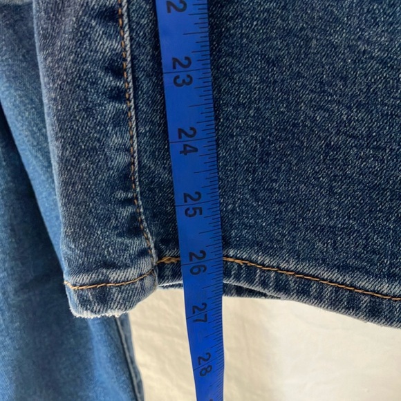 Levi’s women’s rib cage straight ankle Classic Blue Jeans size 26 button… - Picture 9 of 9